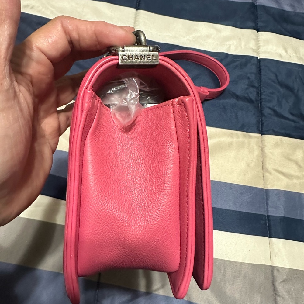 Chanel Le boy bag in nice pink color and gun metal hardware. - Picture 4 of 15